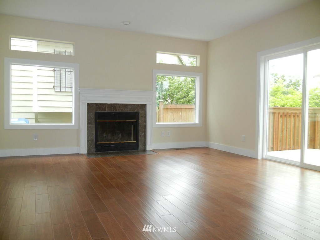 10234 Renton Avenue South Seattle, WA 98178 - Photo 3 of 7 Gallery Image 3