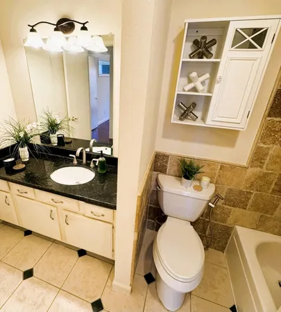 $1,250 | 2001 Bering Drive, Unit 2D, Houston, TX 77057