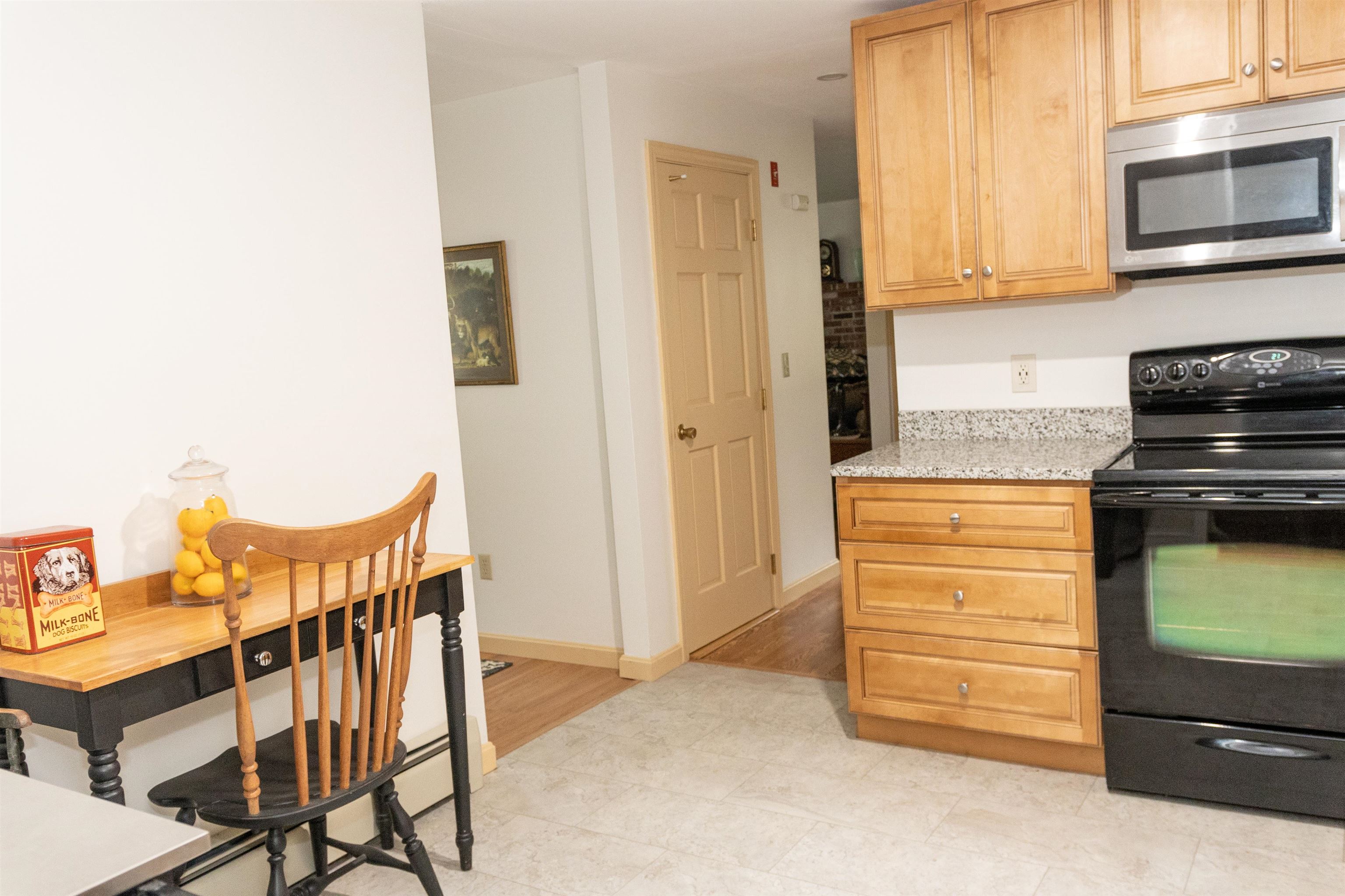 21 Raintree Drive Londonderry, NH 03053 - Photo 4 of 23