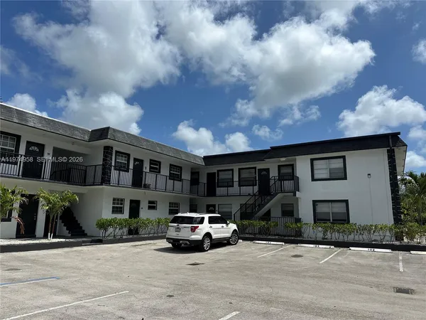 $1,895 | 5621 Southwest 36th Court, Unit 201, Davie, FL 33314