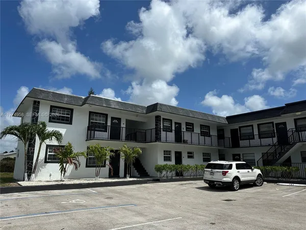 $1,895 | 5621 Southwest 36th Court, Unit 201, Davie, FL 33314