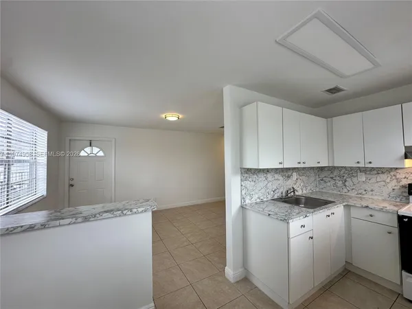 $1,895 | 5621 Southwest 36th Court, Unit 201, Davie, FL 33314