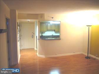2001 Hamilton Street, Unit 1103 Philadelphia, PA 19130 - Photo 2 of 5 Living Room