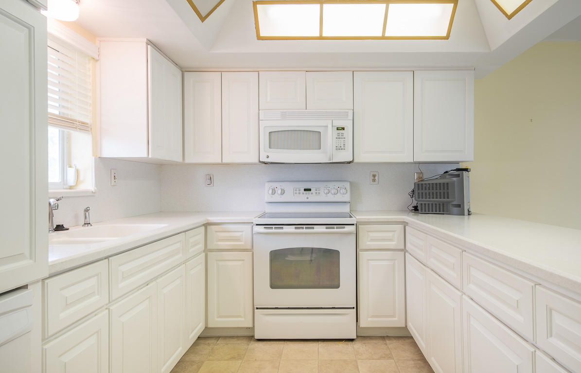 771 Southwest 4th Street Boca Raton, FL 33486 - Photo 4 of 24 Kitchen