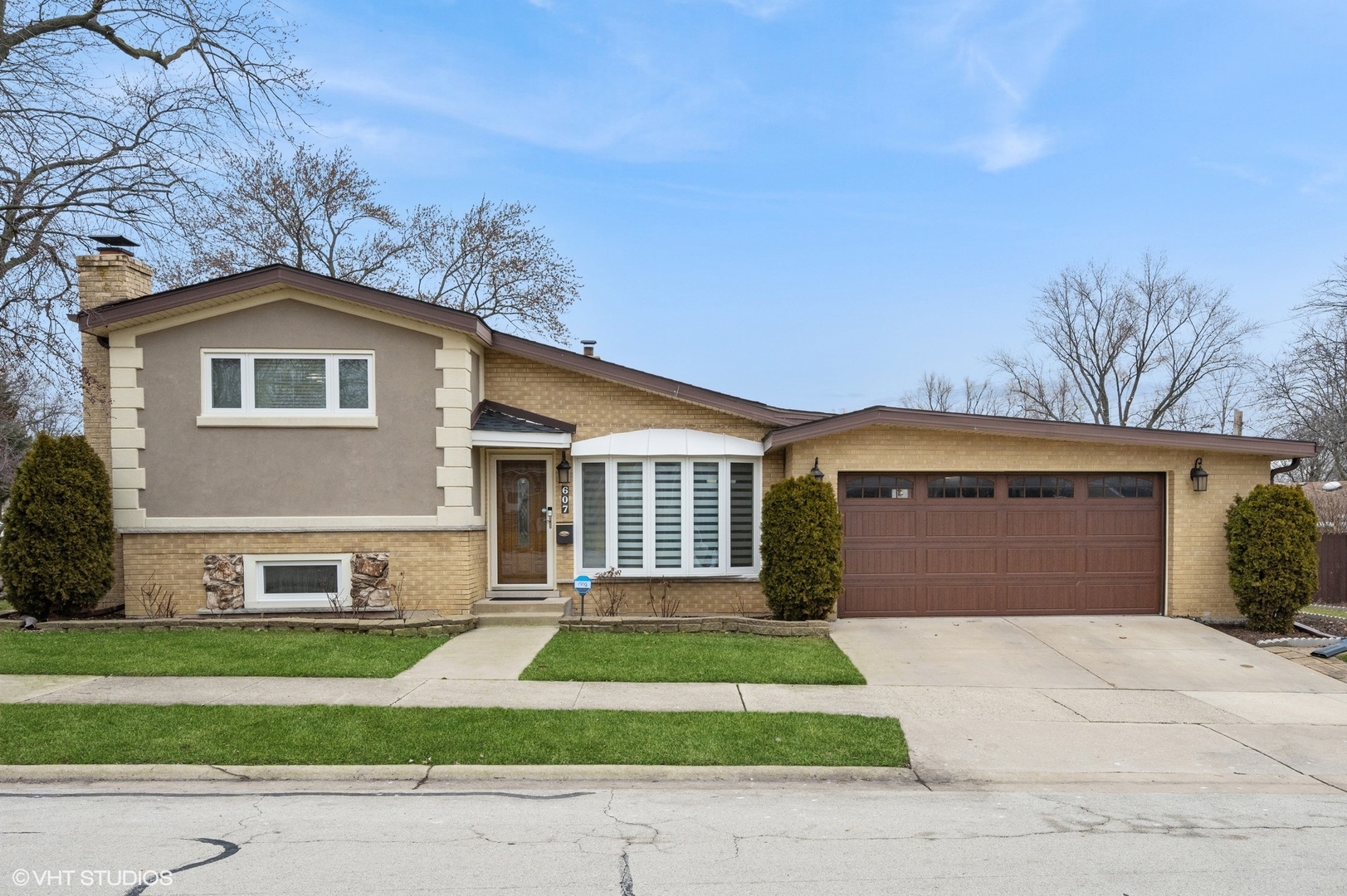 607 Craig Place Addison, IL 60101 - Photo 1 of 19 Gallery Image 1