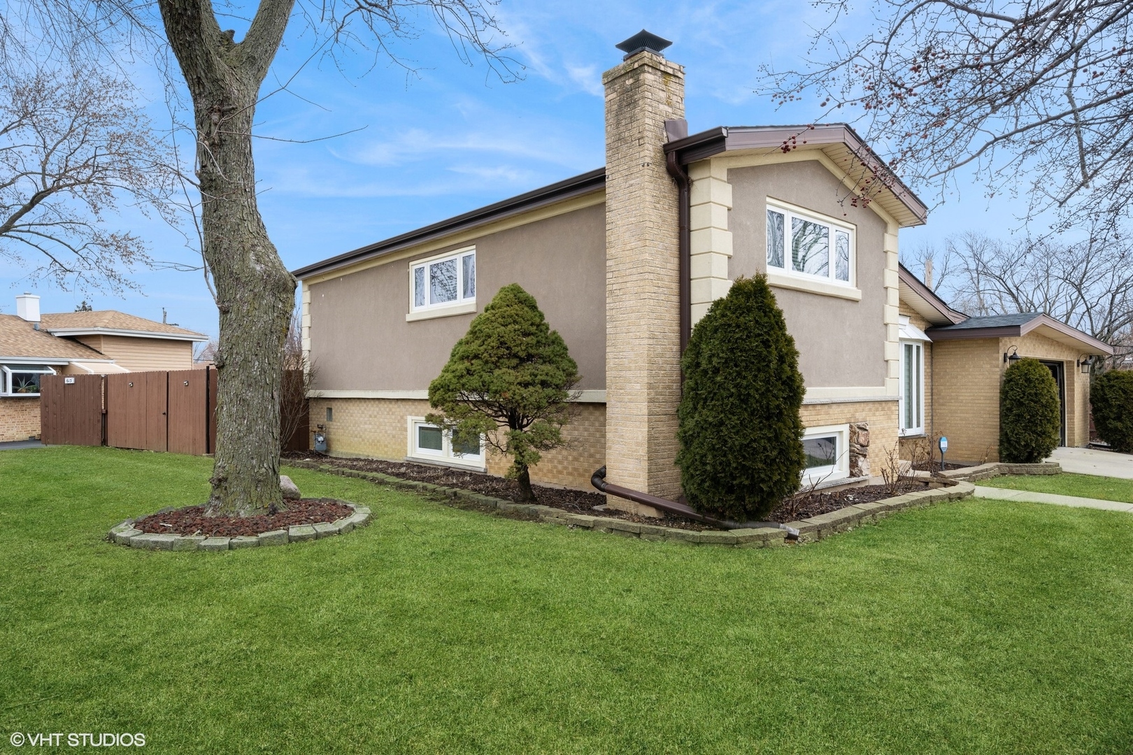 607 Craig Place Addison, IL 60101 - Photo 2 of 19 Gallery Image 2