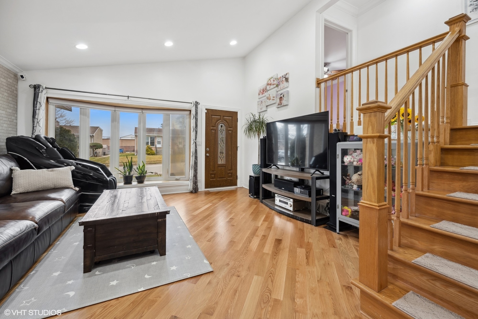 607 Craig Place Addison, IL 60101 - Photo 3 of 19 Gallery Image 3