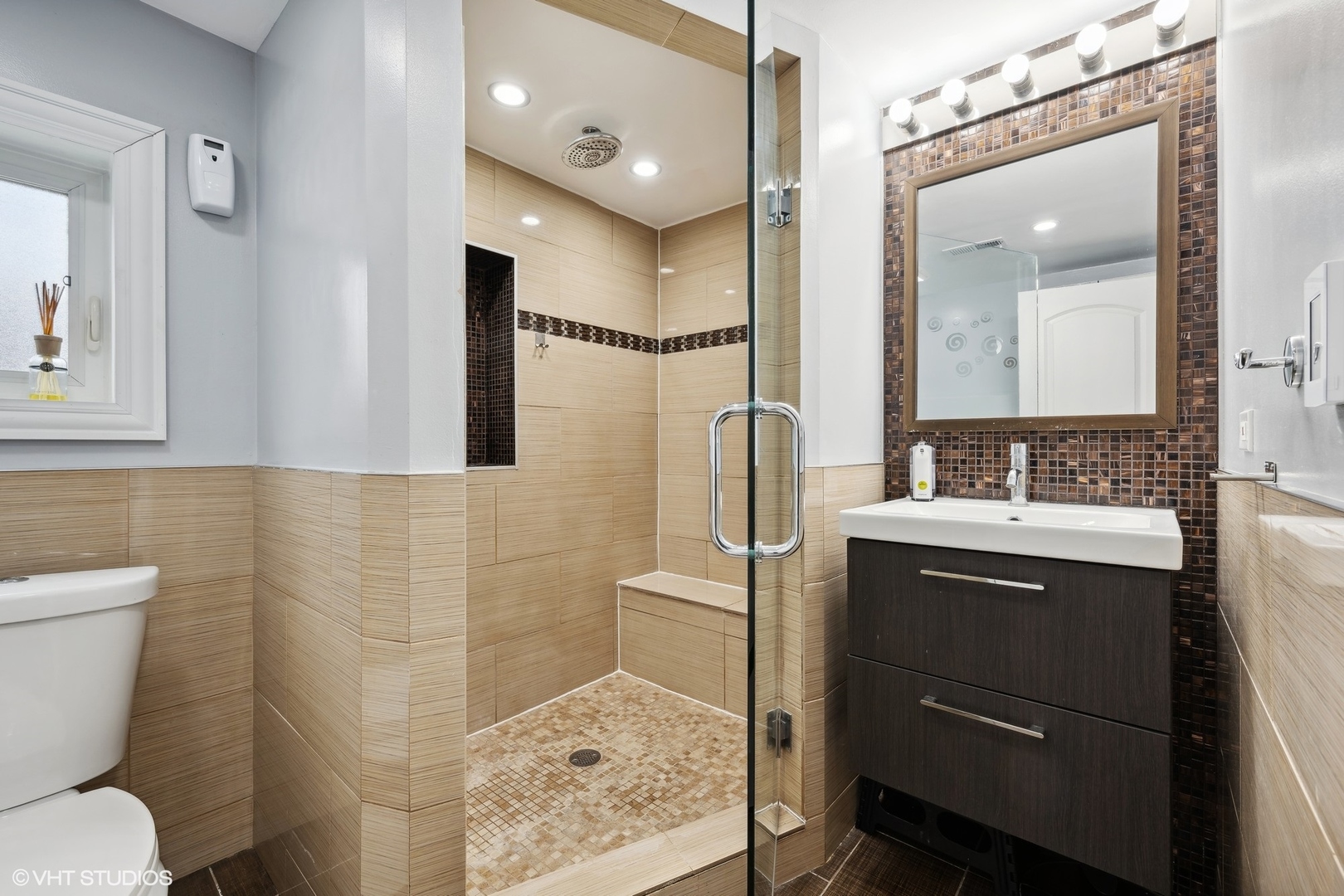 607 Craig Place Addison, IL 60101 - Photo 10 of 19 Gallery Image 10