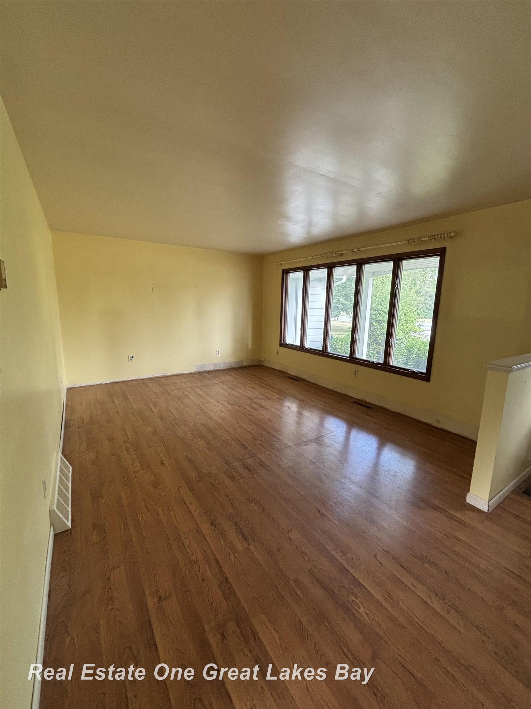 2002 Cass Avenue Road Bay City, MI 48708 - Photo 16 of 31 50185201-15477643-5c77-4092-a9d2-f6f64c5353d2.JPG