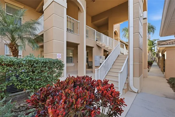 $229,000 | 803 Fairwaycove Lane, Unit 205, Bradenton, FL 34212