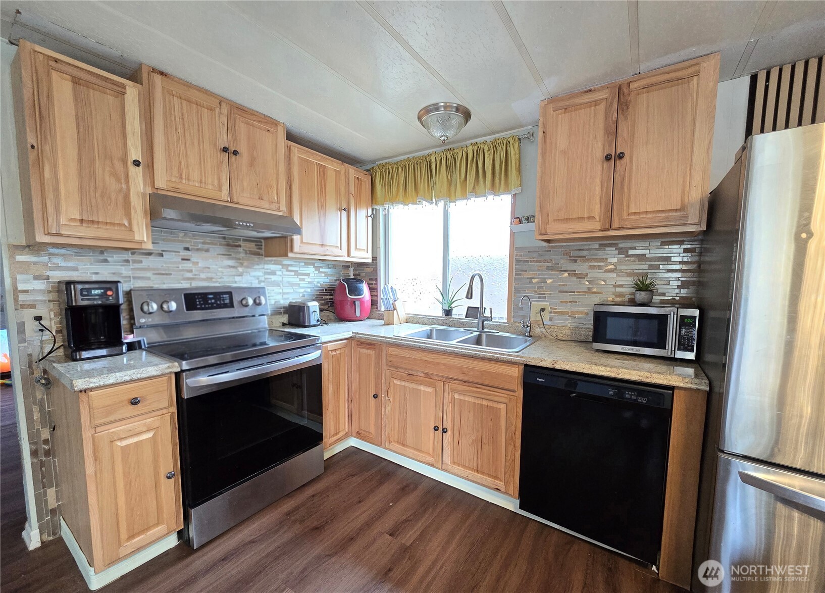 38 Hurd Road, Unit 35 Elma, WA 98541 - Photo 4 of 20 a kitchen with stainless steel appliances granite countertop a stove a sink dishwasher and a refrigerator