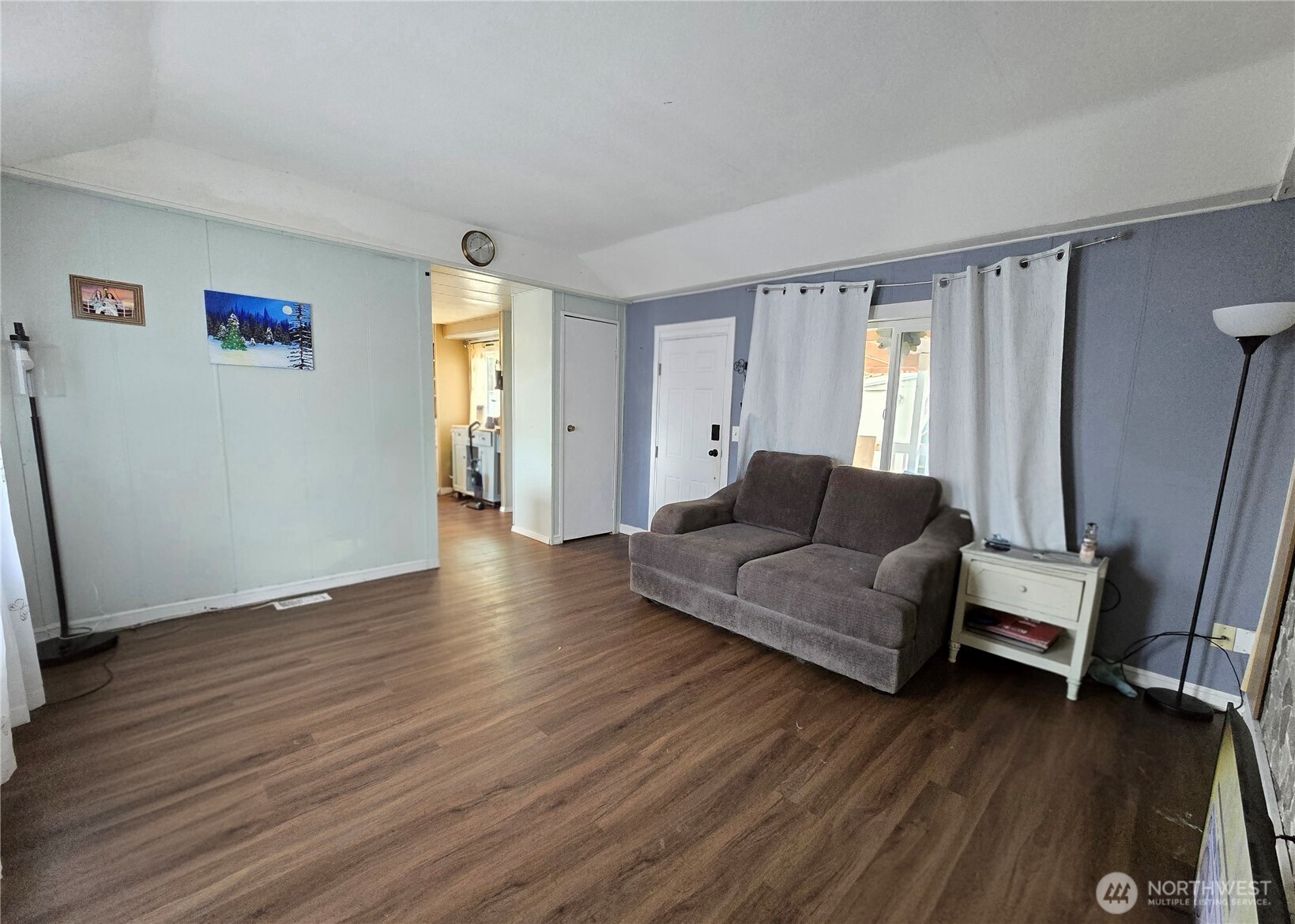 38 Hurd Road, Unit 35 Elma, WA 98541 - Photo 7 of 20 a living room with furniture and a wooden floor