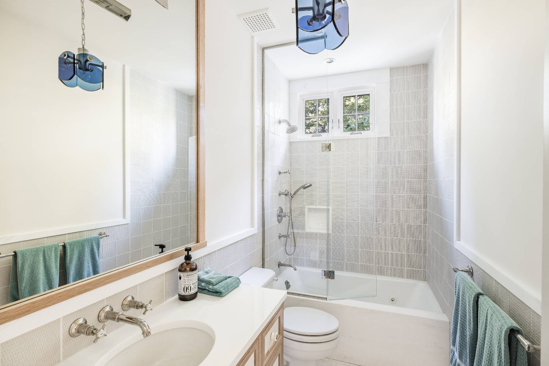 43 Lee Avenue East Hampton, NY 11937 - Photo 45 of 49 a bathroom with a bathtub a sink a mirror a vanity and shower