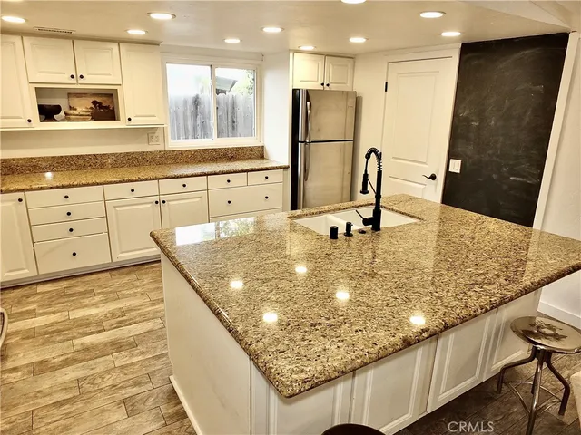 $7,000 | 220 Loyola Road, Costa Mesa, CA 92626