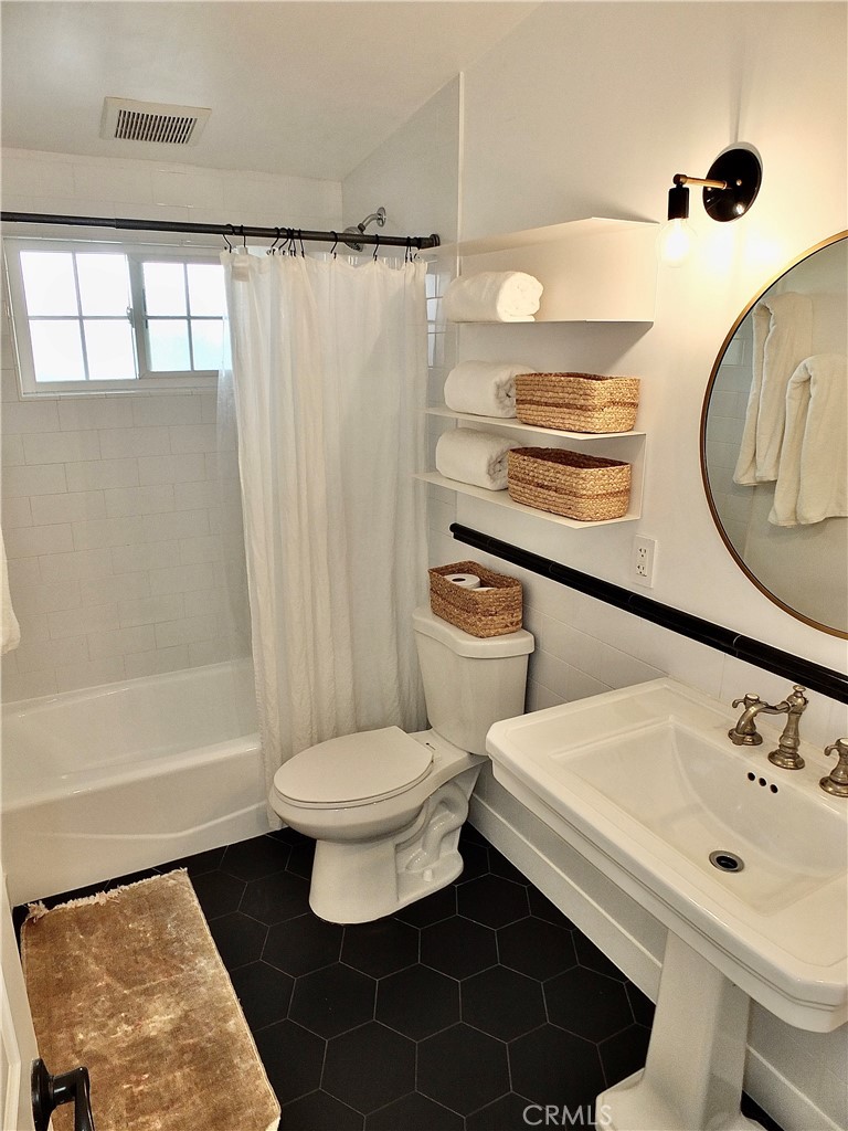 220 Loyola Road Costa Mesa, CA 92626 - Photo 19 of 34