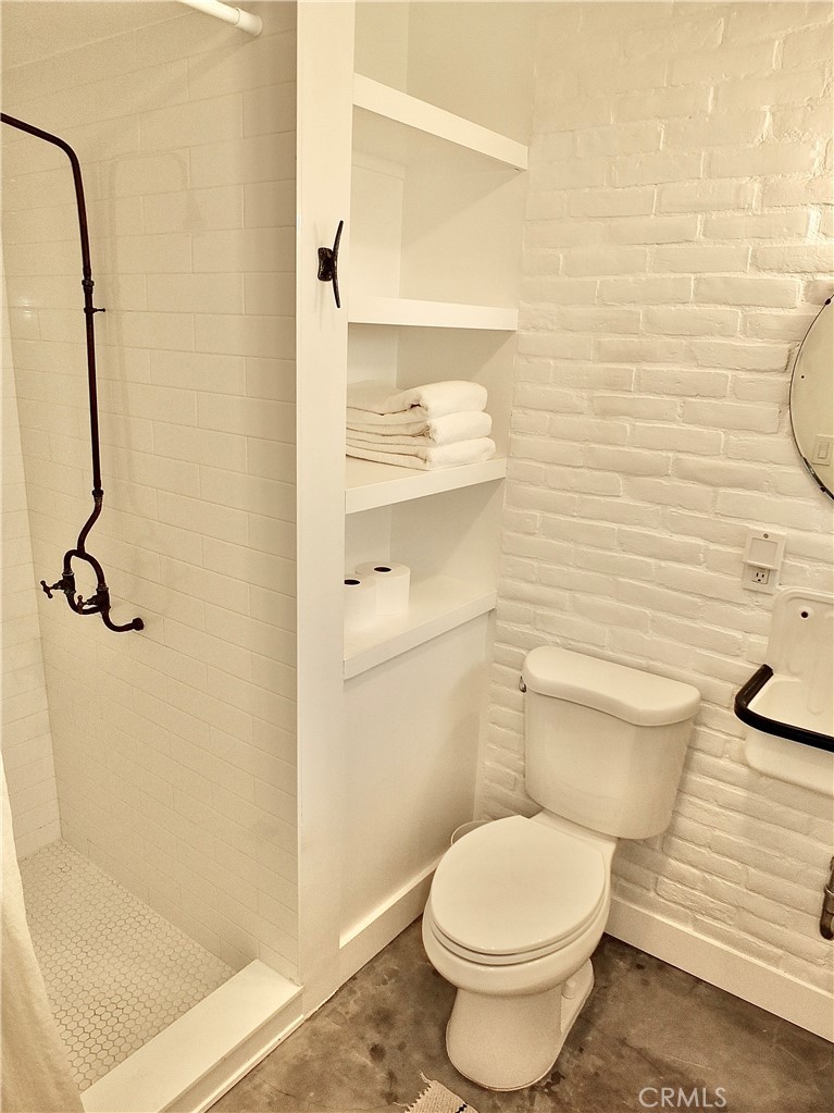 220 Loyola Road Costa Mesa, CA 92626 - Photo 23 of 34