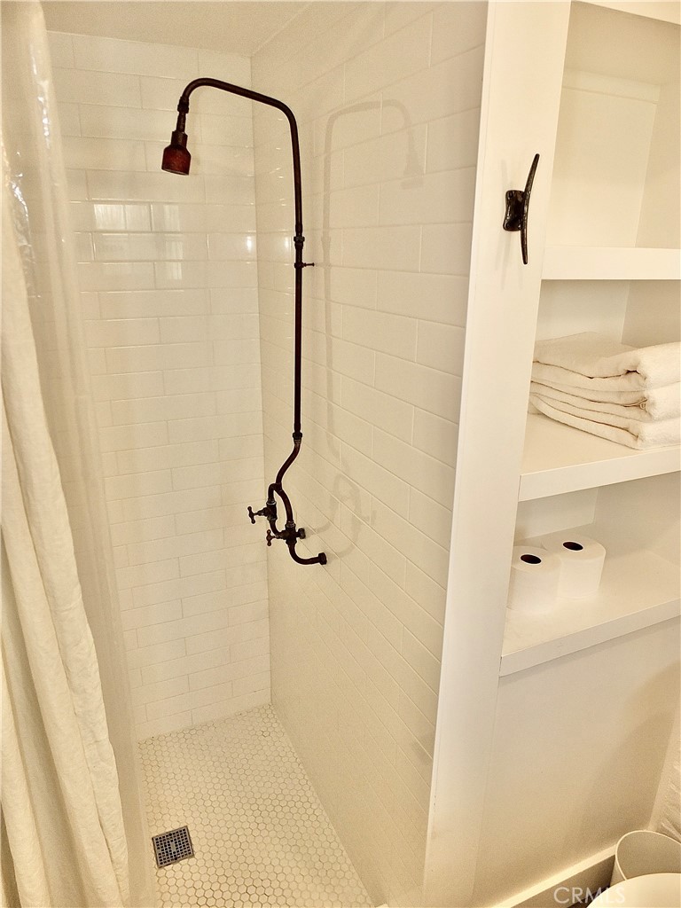 220 Loyola Road Costa Mesa, CA 92626 - Photo 24 of 34