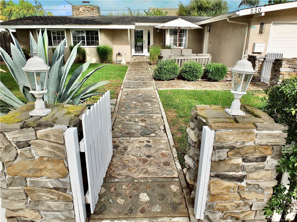 220 Loyola Road Costa Mesa, CA 92626 - Photo 3 of 34