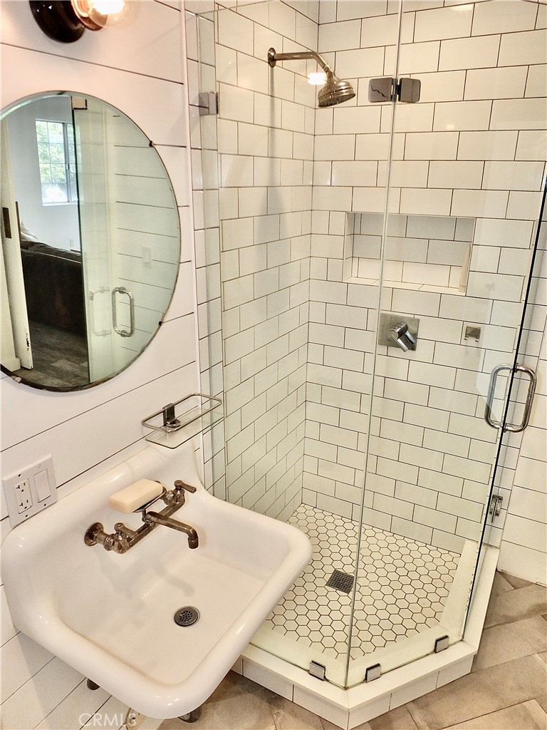 220 Loyola Road Costa Mesa, CA 92626 - Photo 31 of 34