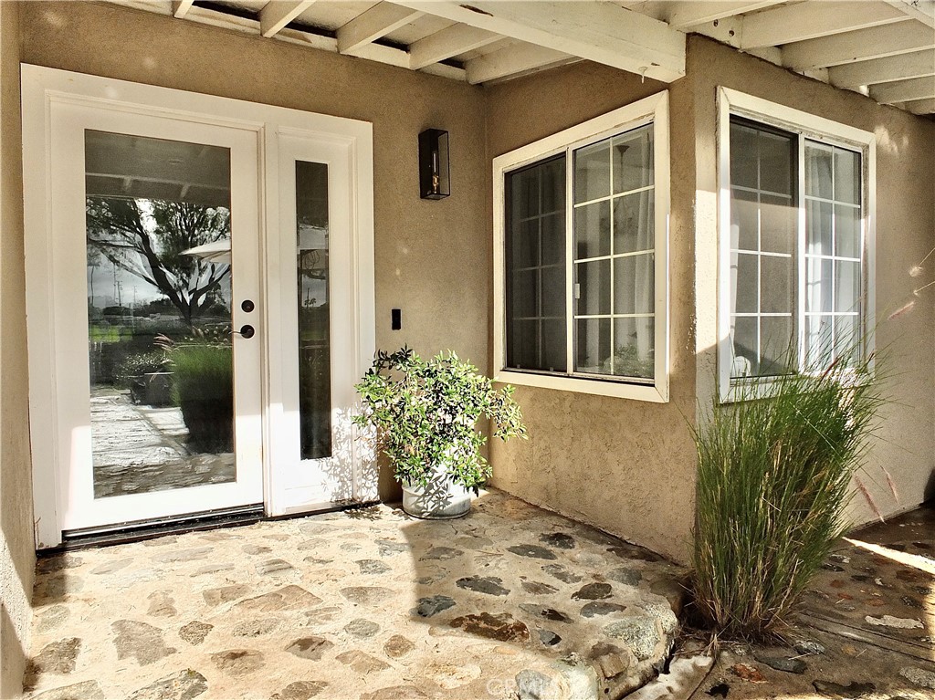 220 Loyola Road Costa Mesa, CA 92626 - Photo 5 of 34