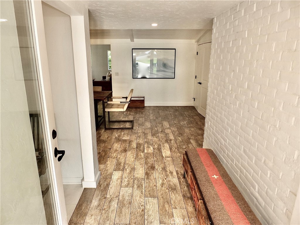 220 Loyola Road Costa Mesa, CA 92626 - Photo 6 of 34