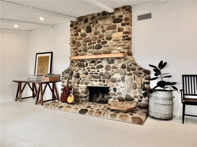 $7,000 | 220 Loyola Road, Costa Mesa, CA 92626