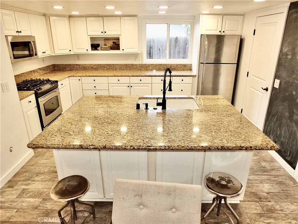 220 Loyola Road Costa Mesa, CA 92626 - Photo 10 of 34