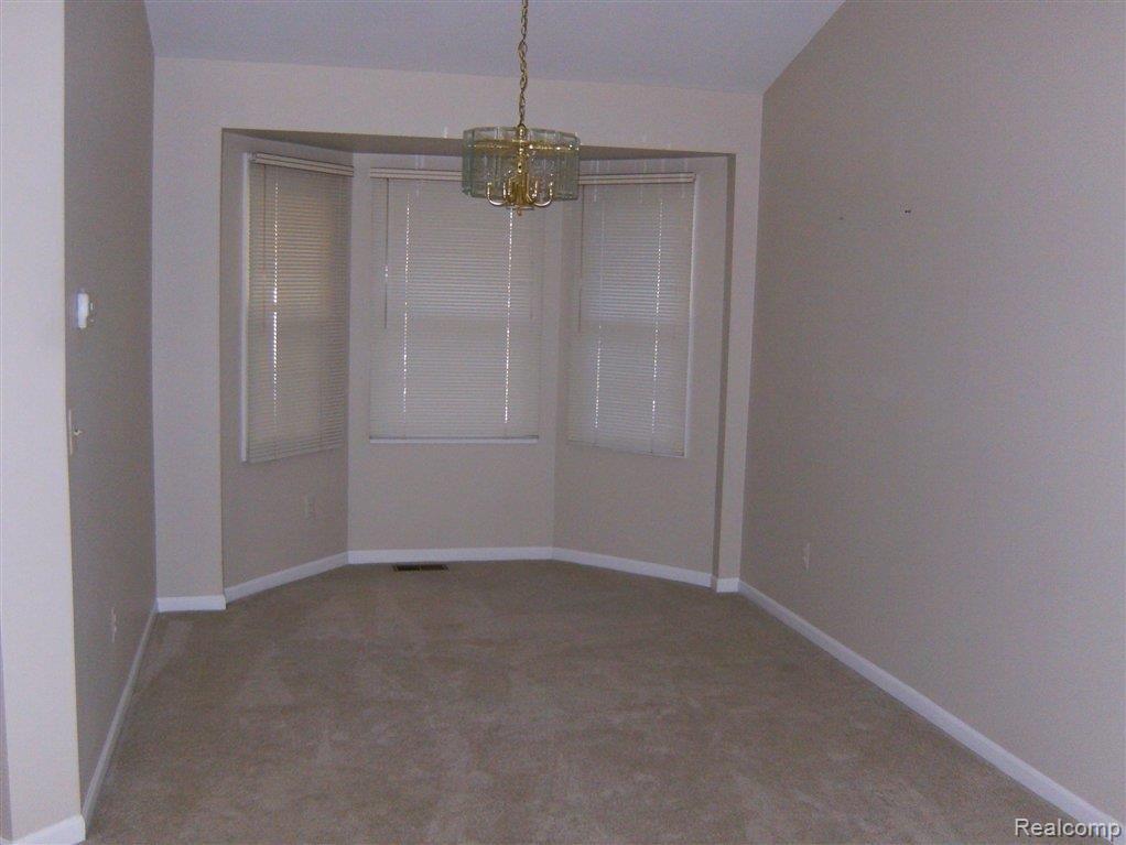 267 Marmoor Court, Unit 25 Rochester, MI 48309 - Photo 8 of 14 MARMOORE DINNING AREA.JPG