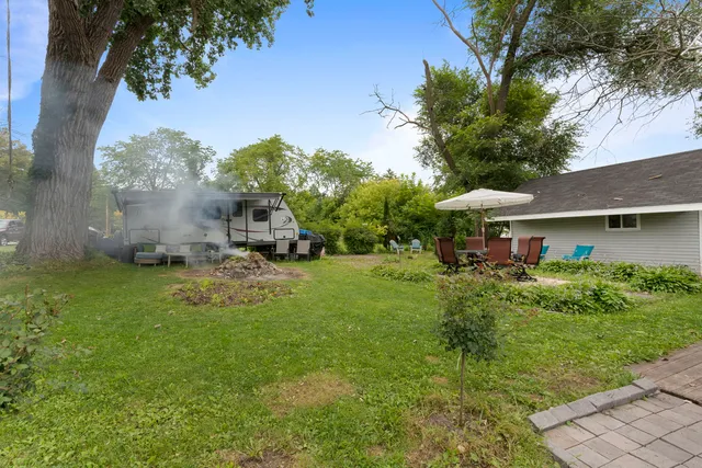 a view of a house with a backyard