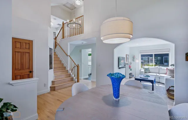 a view of a livingroom with furniture
