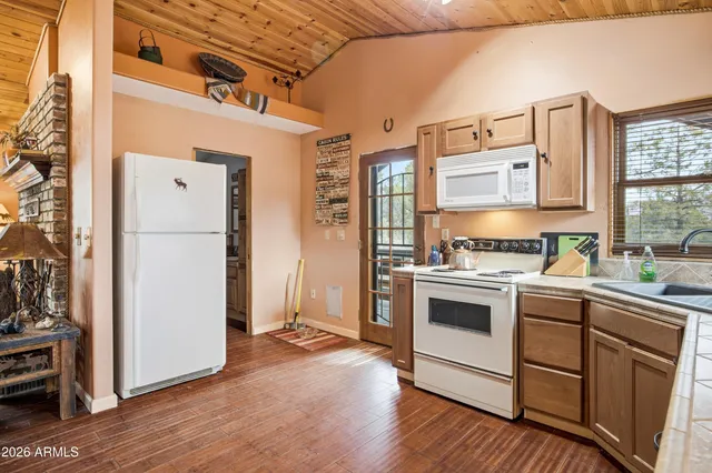 $315,000 | 3113 Whitetail Way, Overgaard, AZ 85933