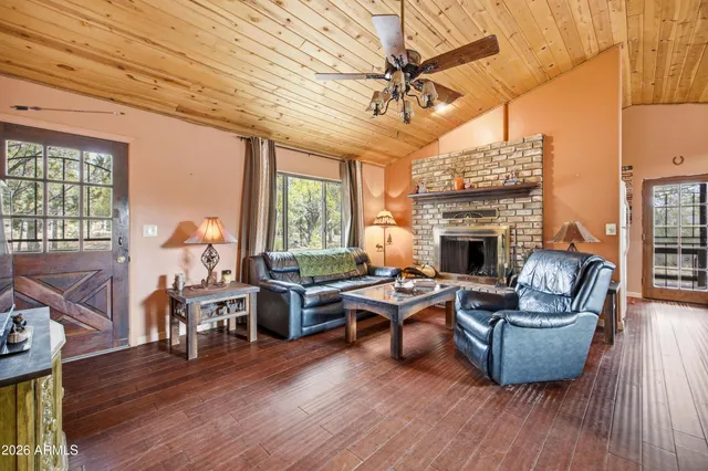 $315,000 | 3113 Whitetail Way, Overgaard, AZ 85933