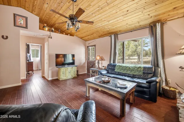 $315,000 | 3113 Whitetail Way, Overgaard, AZ 85933