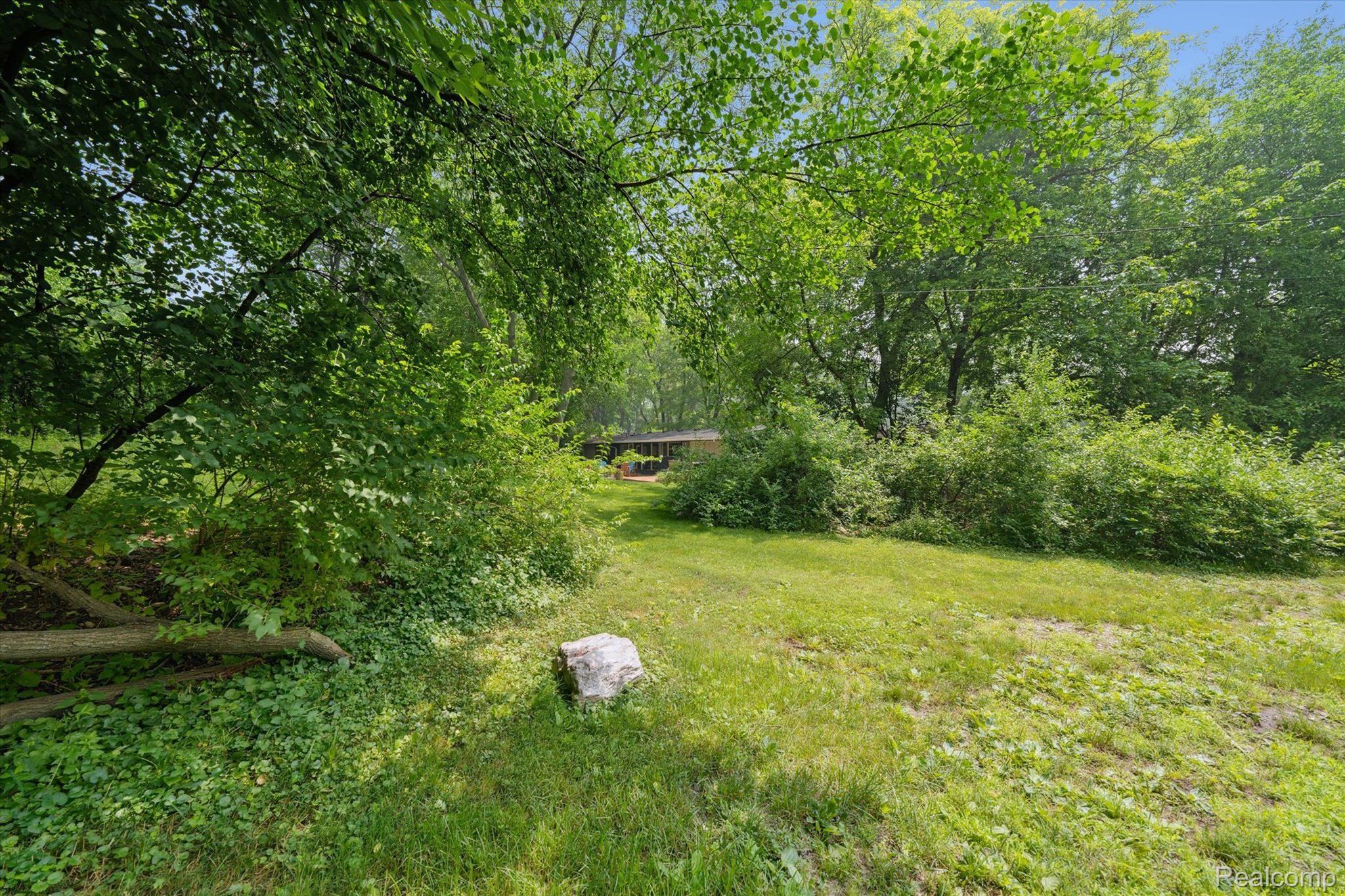 29498 Sugar Spring Road Farmington, MI 48334 - Photo 46 of 48 Gallery Image 46