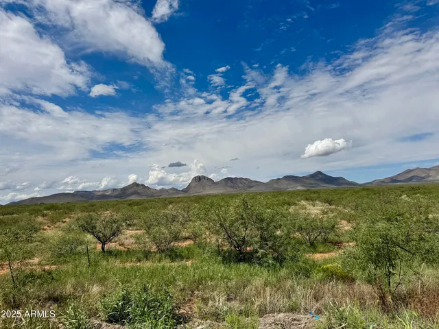 $329,000 | 2537 North Euphoria Lane, Huachuca City, AZ 85616