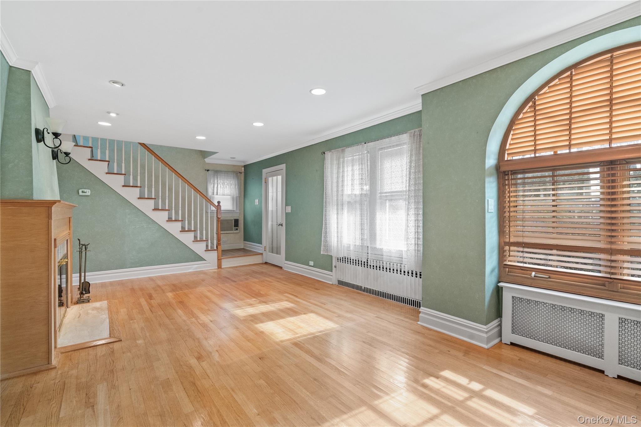 103 Petersville Road New Rochelle, NY 10801 - Photo 4 of 27