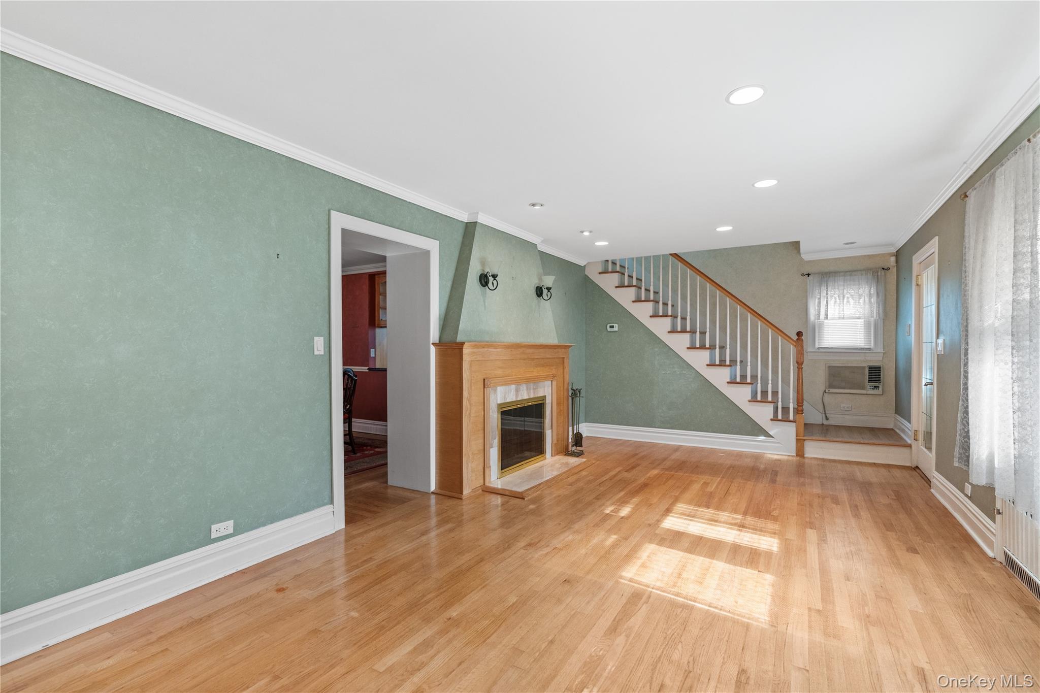 103 Petersville Road New Rochelle, NY 10801 - Photo 5 of 27
