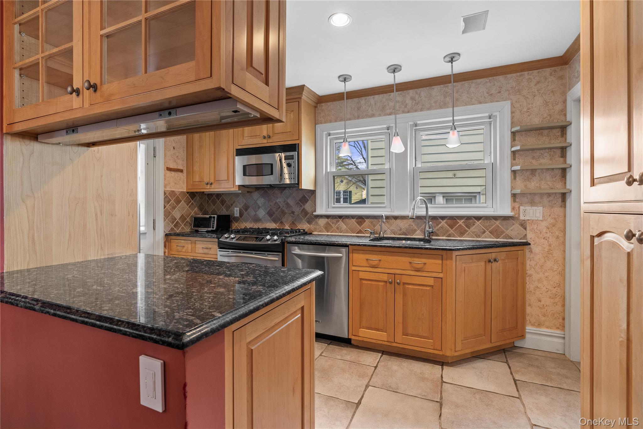 103 Petersville Road New Rochelle, NY 10801 - Photo 6 of 27 Stainless Steel appliances