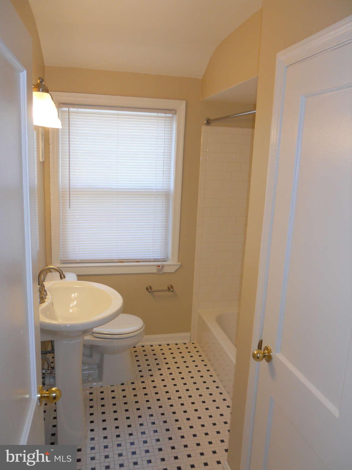 1532 Ramblewood Road Baltimore, MD 21239 - Photo 20 of 25 Bath