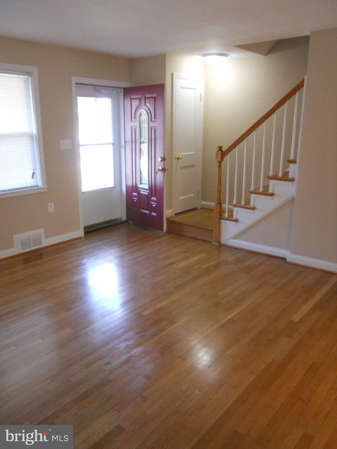 1532 Ramblewood Road Baltimore, MD 21239 - Photo 4 of 25 Living Room