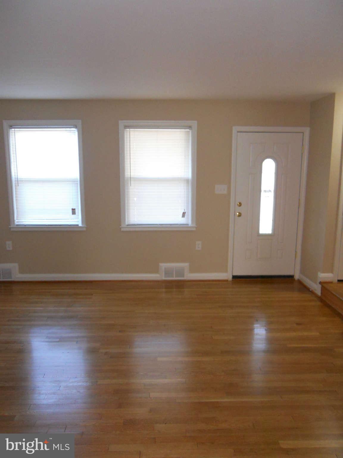 1532 Ramblewood Road Baltimore, MD 21239 - Photo 5 of 25 Living Room