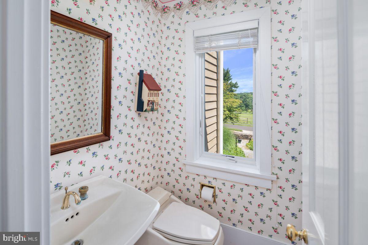 81 Golfview Road Doylestown, PA 18901 - Photo 12 of 35