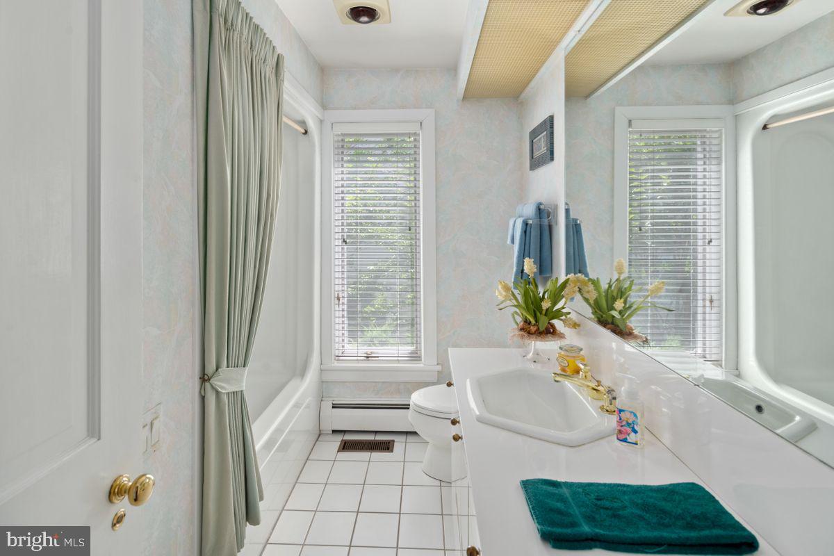 81 Golfview Road Doylestown, PA 18901 - Photo 14 of 35