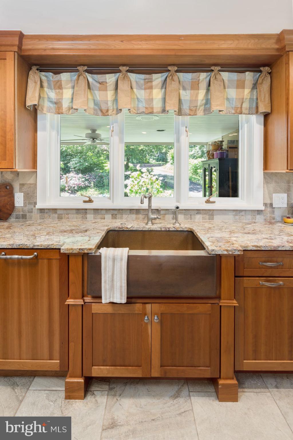 81 Golfview Road Doylestown, PA 18901 - Photo 8 of 35