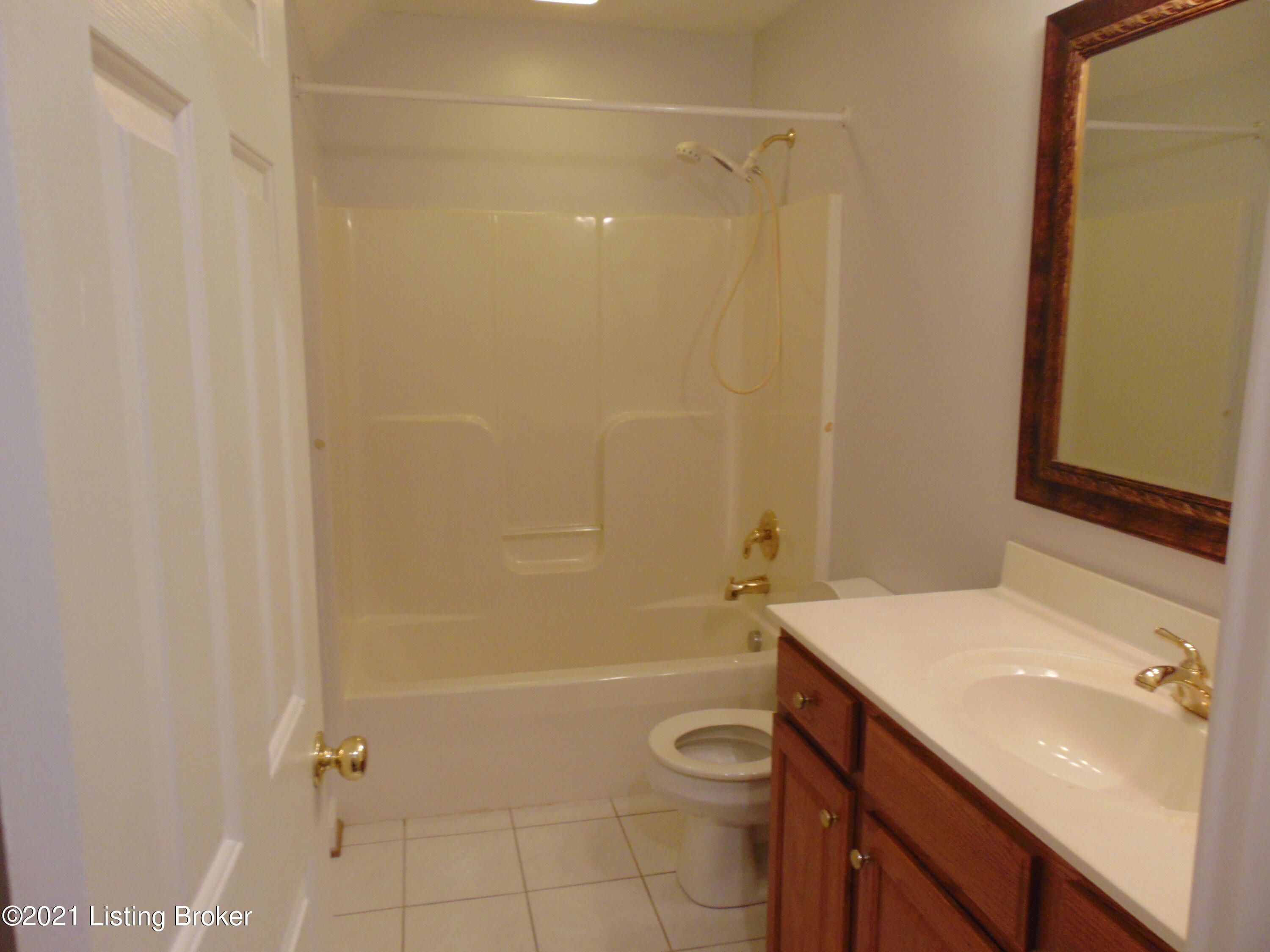 6305 Utica Road Louisville, KY 40214 - Photo 23 of 28 Full bath off of large bedroom on second floor