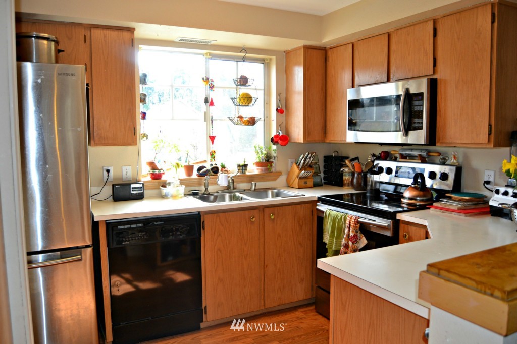 10918 Southeast 169th Place Renton, WA 98055 - Photo 7 of 13