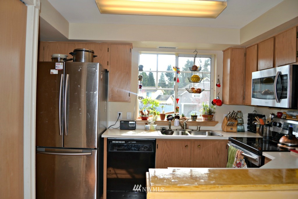 10918 Southeast 169th Place Renton, WA 98055 - Photo 8 of 13
