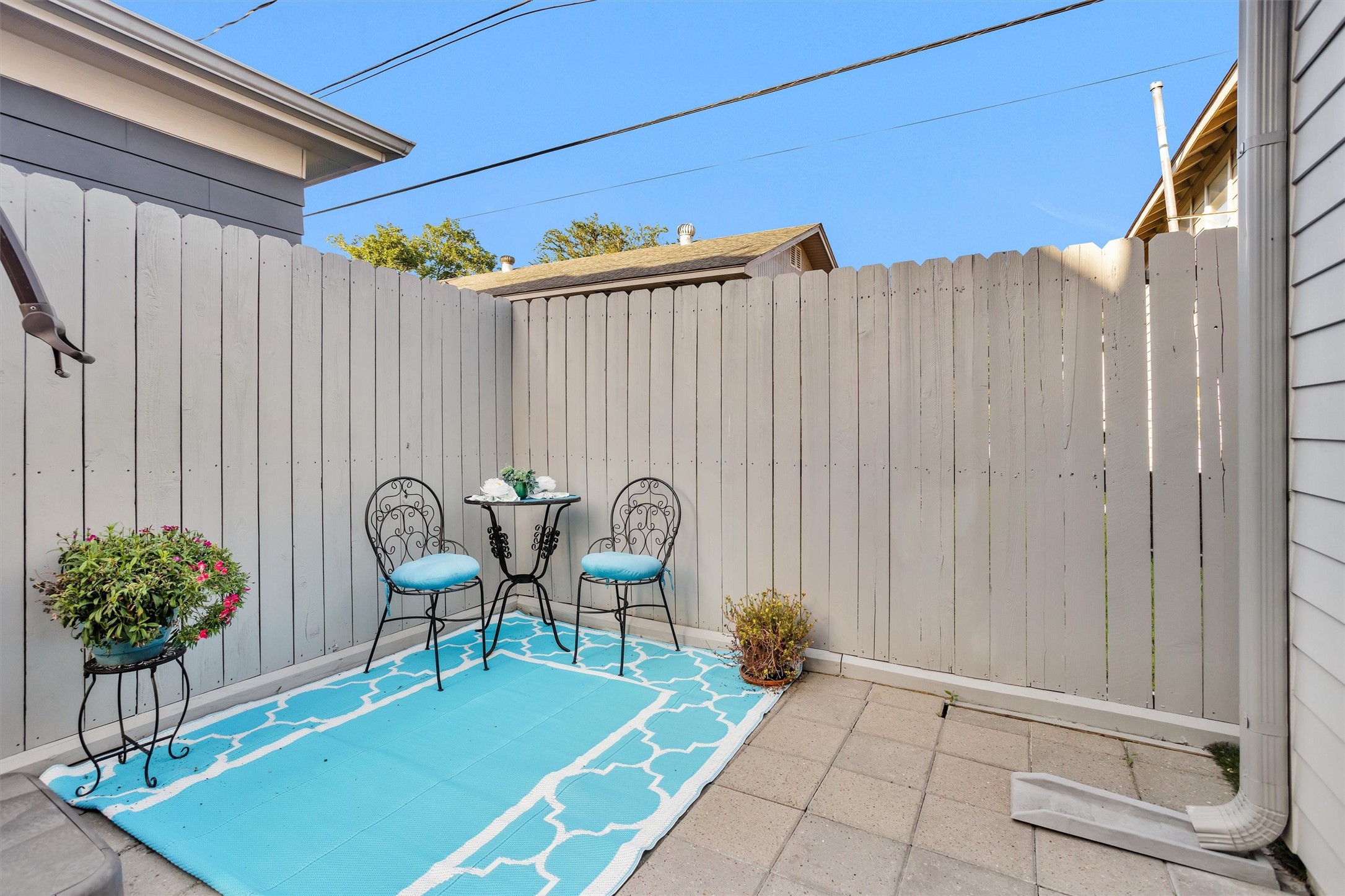 1202 Walton Street Houston, TX 77009 - Photo 28 of 32 Charming Outdoor Patio Perfect for Weekend BBQs and Relaxing Evenings