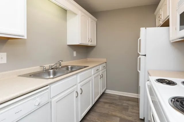 $950 | 3301 Royster Lane, Unit 1206, Clarksville, TN 37042