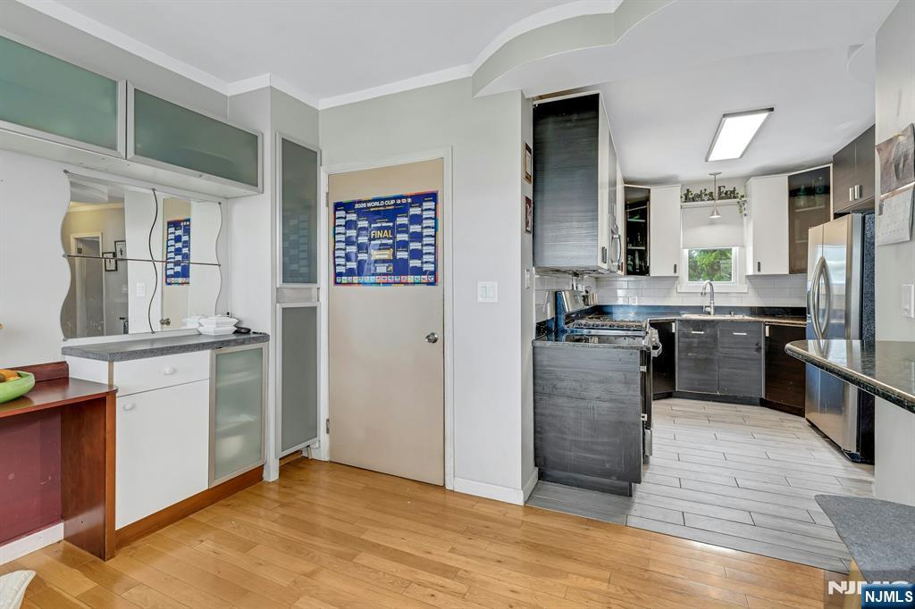 444 Riverside Avenue Lyndhurst, NJ 07071 - Photo 12 of 29